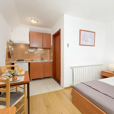 Apartment Silvana 74 *