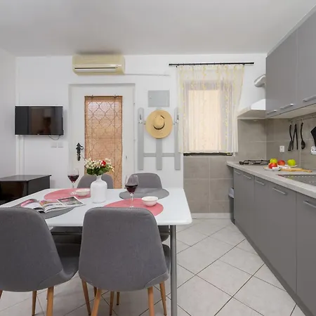 Apartamento Silvana 74 *